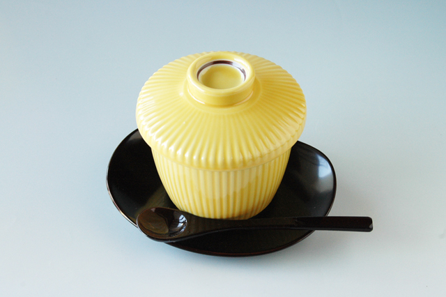 【たっぷり１８０ｃｃ】黄釉菊割茶碗蒸し