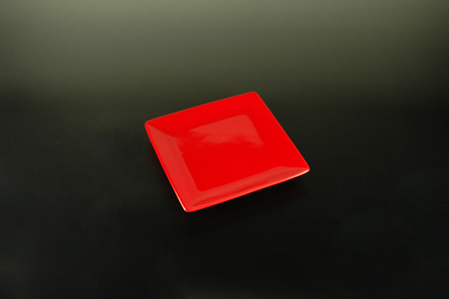【赤い角皿】ロッソ１３ｃｍスクエアプレート　１２．８ｃｍ×１２．８ｃｍ×高さ１．５ｃｍ