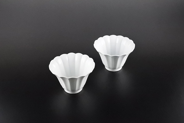 【有田焼】白磁花型小鉢　小　直径８．２ｃｍ×高さ５．５ｃｍ