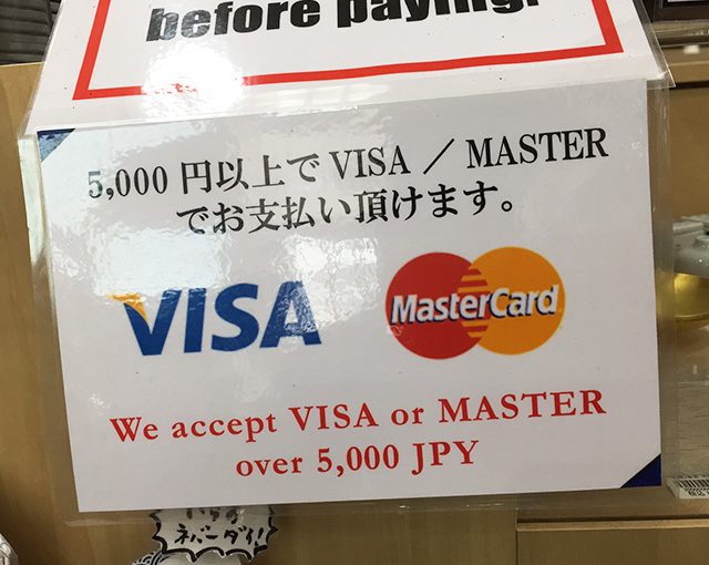 店頭ではVISAかMASTERカードのみ使えます！