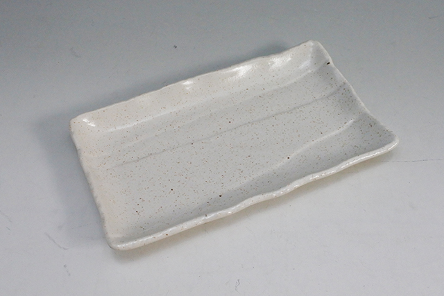 和食器　合羽橋　まえ田　適度な深さが使える【白釉そぎ焼物皿】