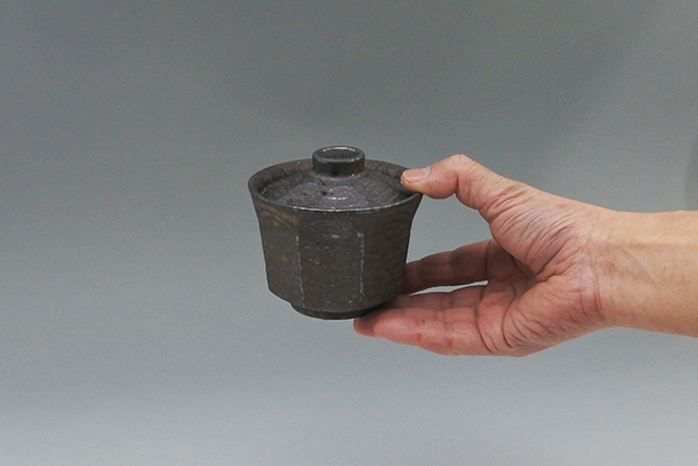 和食器　かっぱ橋　まえ田　【美濃焼】金結晶面取りふた物