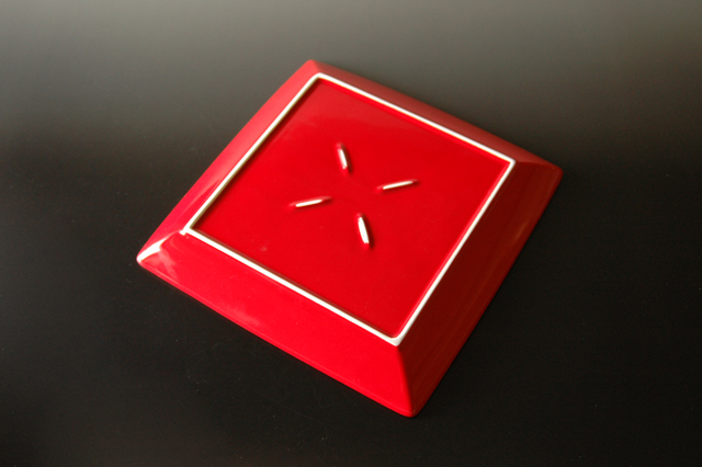 赤い角皿２２ｃｍ