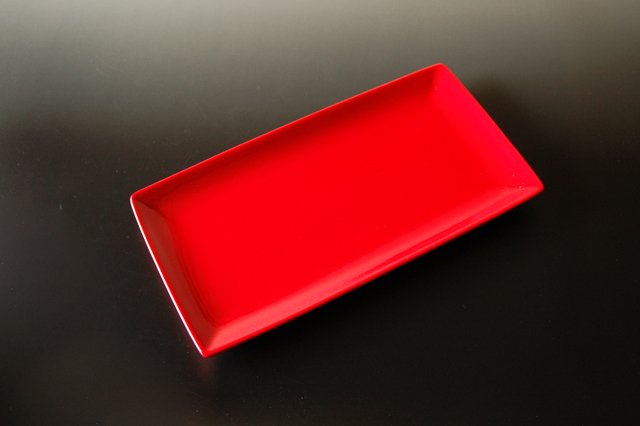 赤い長角皿