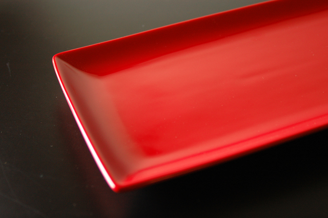赤い長角皿