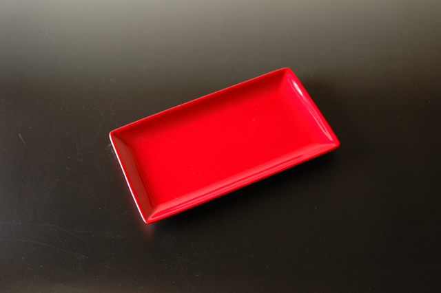 赤い長角皿