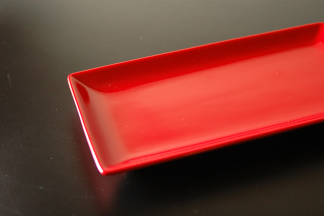 赤い長角皿