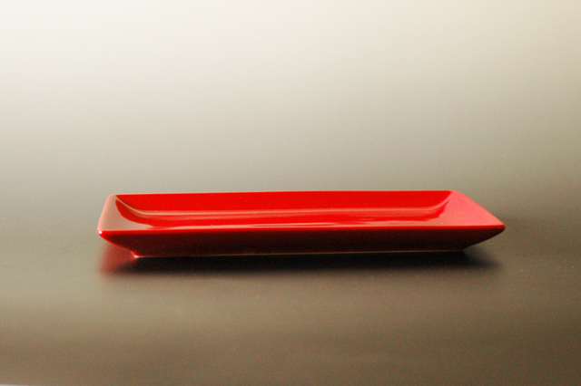 赤い長角皿