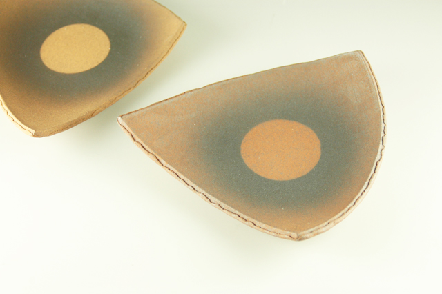 焼締め三角中皿