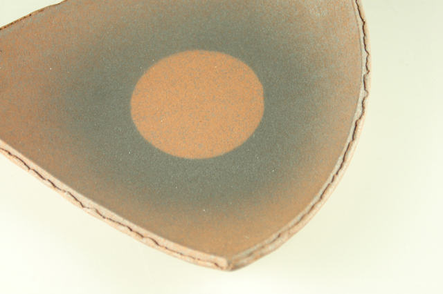 焼締め三角中皿