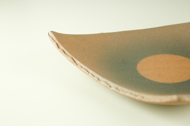 焼締め三角中皿