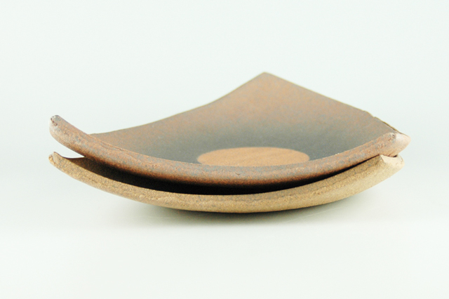 焼締め三角中皿