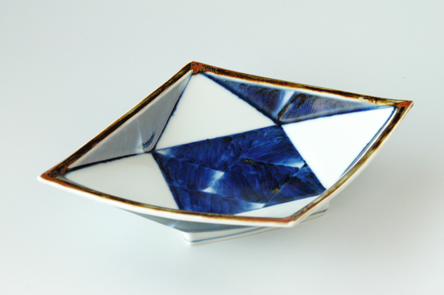 有田焼】福泉窯 染付菱型高台皿 21cm×27．2cm（対角）×高さ5