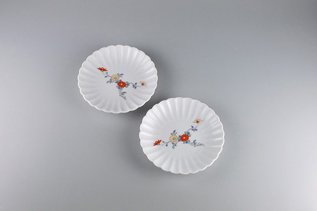 柿右衛門調（菊）菊型小皿