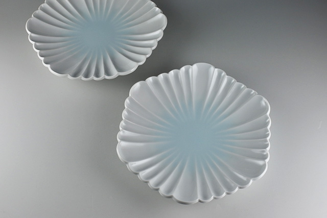 青白磁菊割り六角皿