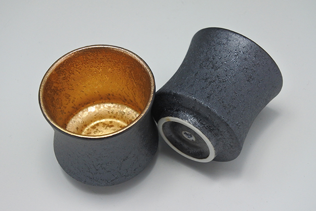 有田焼】悦山窯 黒晶金銀 平盃／杵型ぐいのみ／筒型カップ