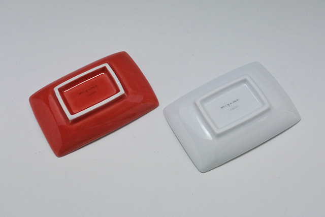 白磁豆皿 ／ 赤釉豆皿