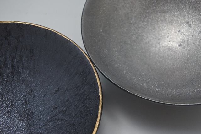 有田焼】黒晶 渕金彩／晶内銀塗空平小鉢（めし碗大）