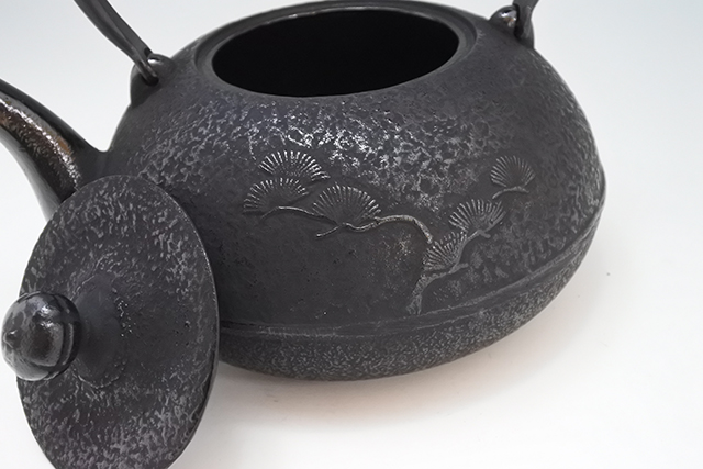南部鉄瓶】姥口 松 1．2L 16cm×19．5cm×高さ18cm