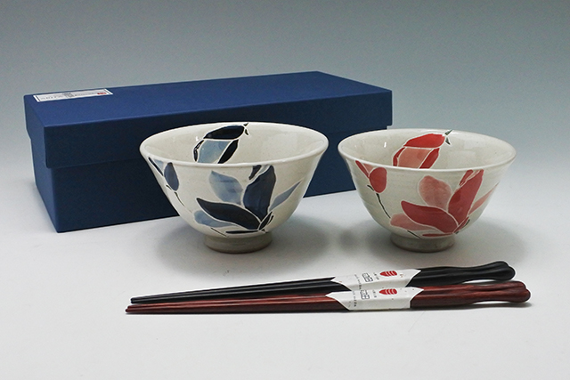 お祝・ギフトに】有田焼 もくれん夫婦茶碗 ペア セット 化粧箱入
