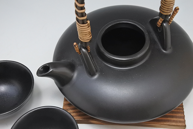 美濃焼】黒マットじょか ４００ｃｃ １７ｃｍ×１６ｃｍ×高９ｃｍ 盃６．７ｃｍ×高３．５ｃｍ