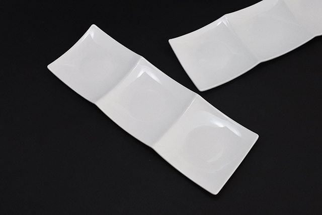 仕切り皿】アーバンホワイト3品平皿 30．8cm×10．3cm×高さ