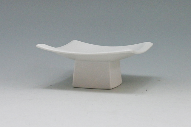 美濃焼】白吹き角高台皿 13.5cm×高さ6.2cm 美濃焼】白吹き角高台皿 13.5cm×高さ6.2cm