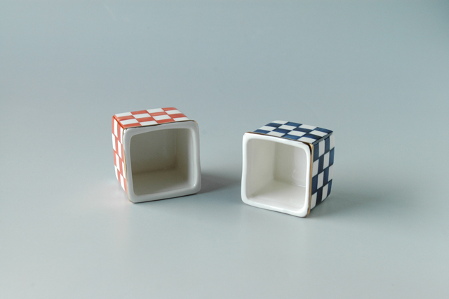 輸入陶器】市松角型珍味入れ 5cm×5cm×高さ4cm