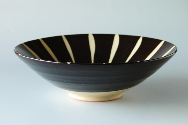 黒抜き十草平鉢