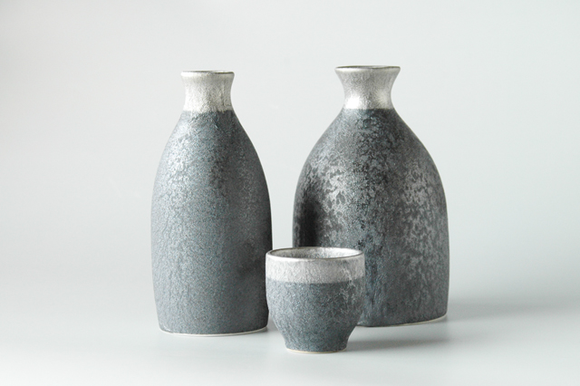 大徳利 祥瑞四君子徳利/Sake bottle, blue and white 'SHIKUNSHI