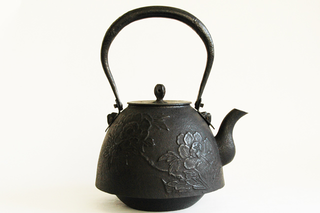 南部鉄瓶】南部型牡丹 1．6L 17×20×26cm