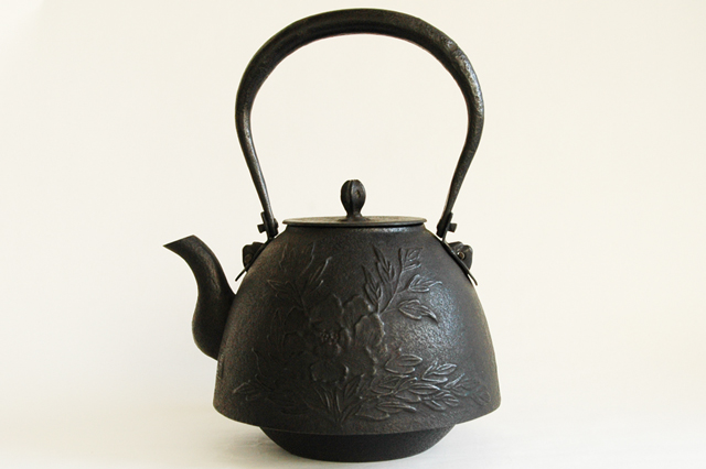 南部鉄瓶】南部型牡丹 1．6L 17×20×26cm